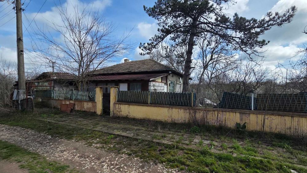 Продава КЪЩА област Добрич, с. Василево
