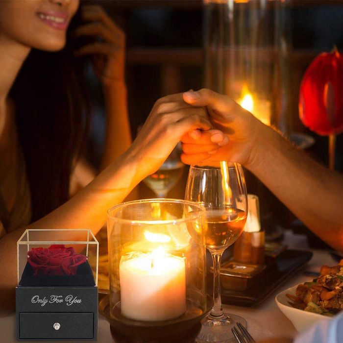 Сребърно колие с камъни в луксозна кутия с вечна роза Подарък за майка