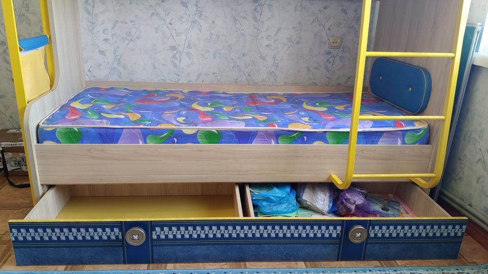 Двухярусный кровать