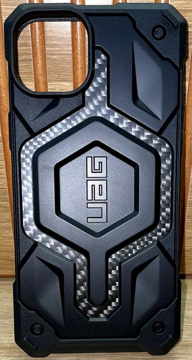 Защитный чехол MagSafe UAG iPhone 14 Plus (карбон)