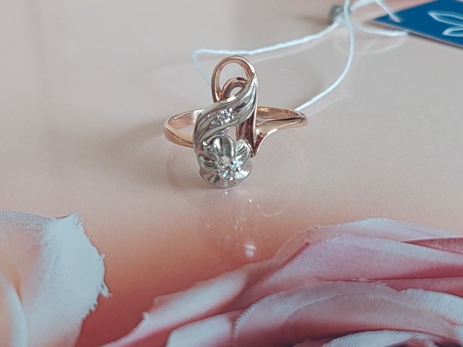 Золотое кольцо с бриллиантами