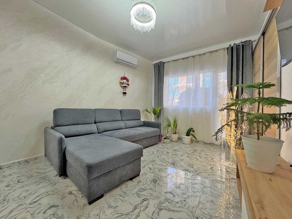 Просторен тристаен апартамент в централната част, к-с „Сол е Мар“