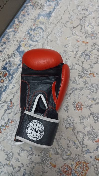 Продам перчатки бокс