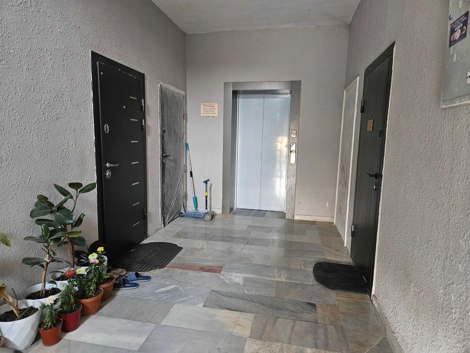 Kvartira sotiladi 83 kv/m