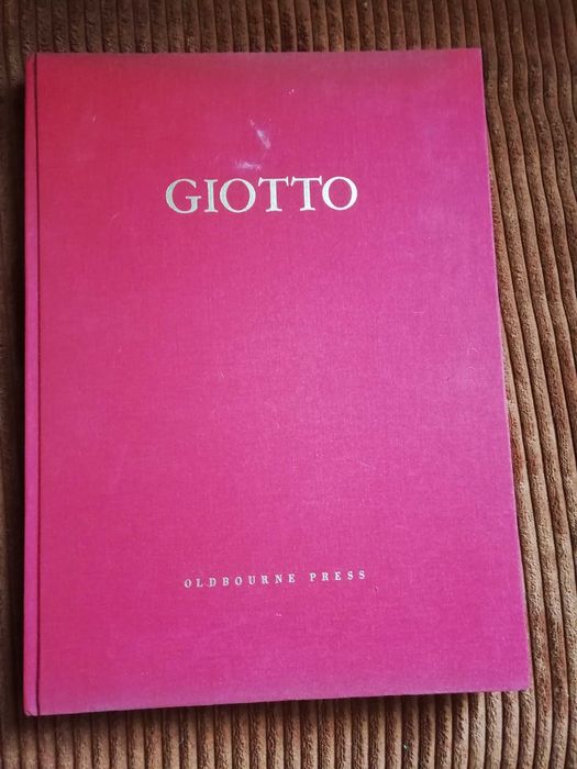 Луксозен албум  с 61 репродукции на известният художник GIOTTO