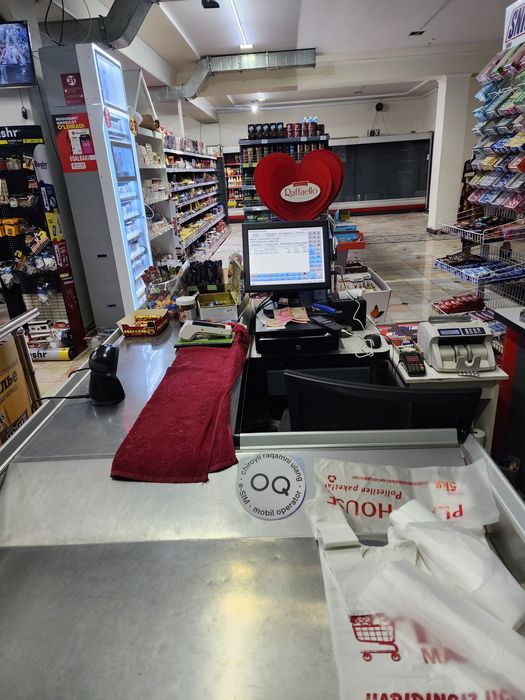 Stilaj vitrina xolodelnik avtomat kassa elektron tarozi