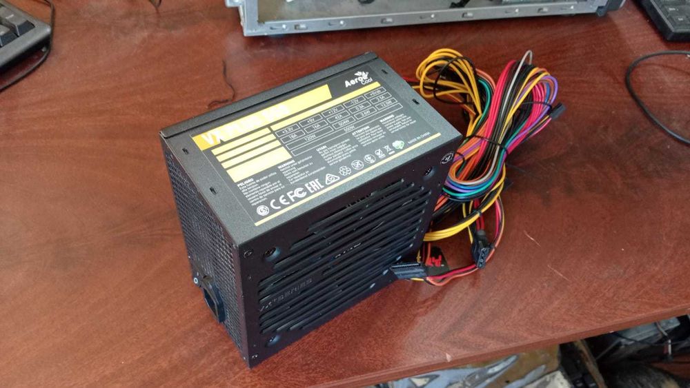 Продам блок питания AeroCool 550