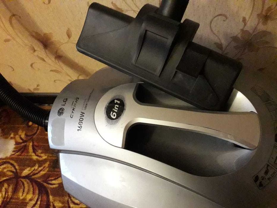 продам моющий пылесос Б/У