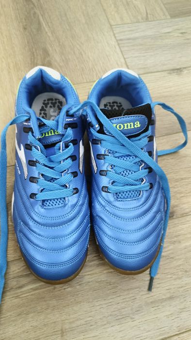 Кроссовки спортивные