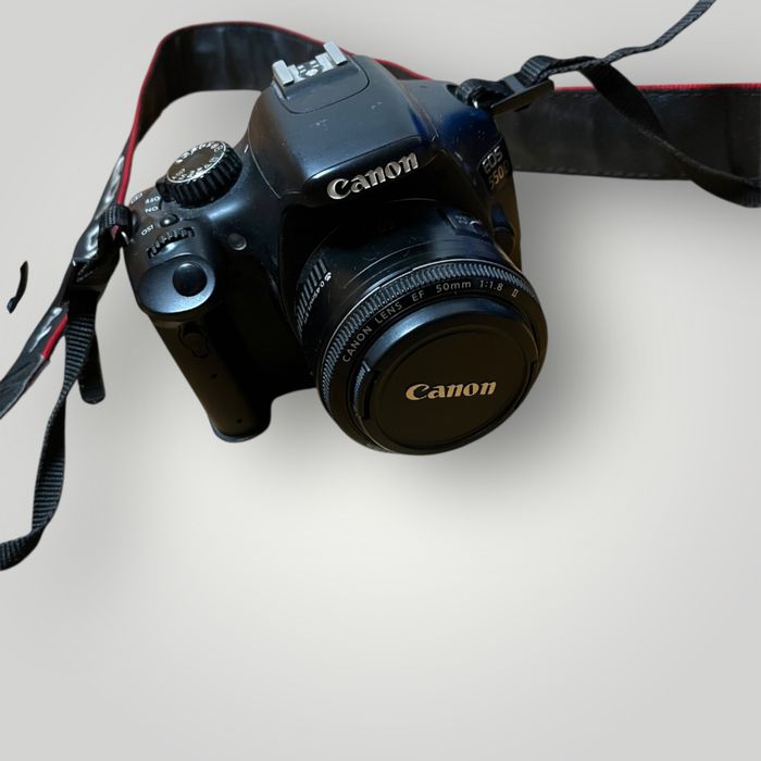 Продавам Canon 550D  + Обектив + Батерия + Зарядно