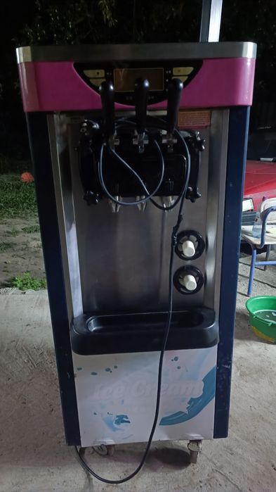 Продам фризер (аппарат для мороженего)