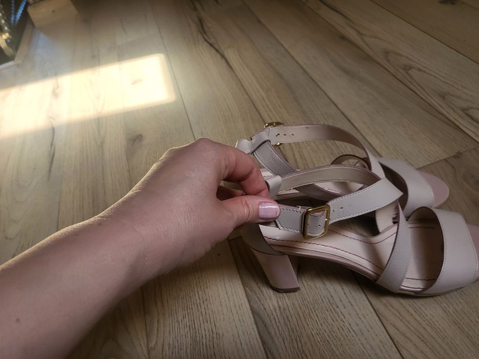 Sandale bej crem piele naturala marimea 40 toc gros 7 cm Giulio