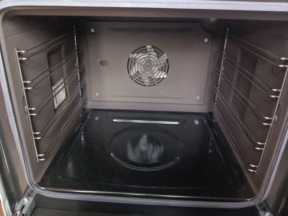 Чисто нова свободно стояща печка с индукционни котлони Електролукс Elektrolux с 2 години Гаранция!
