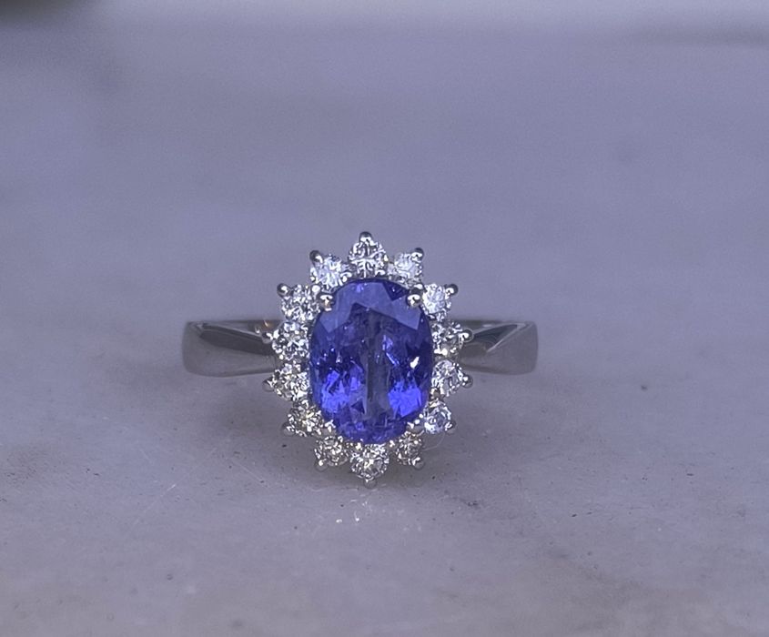 Inel cu Tanzanit și Diamante Naturale