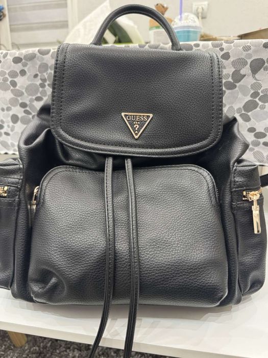 Кожена раница  Guess