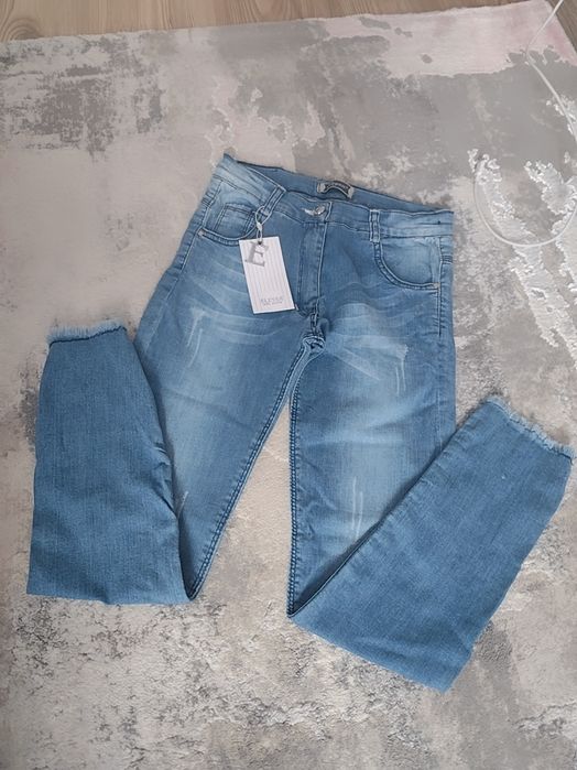 Blugi fete 13-14 ani