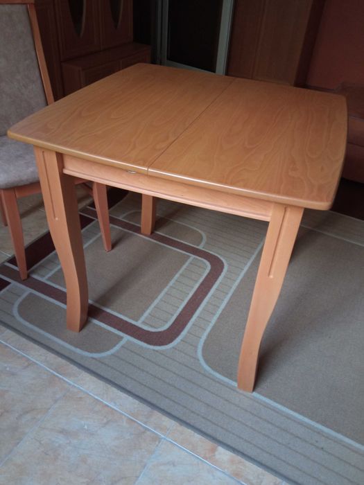 Разтегателна трапезна маса