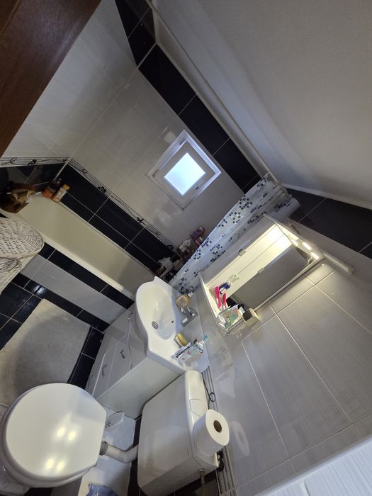 Apartament cu 3 camere