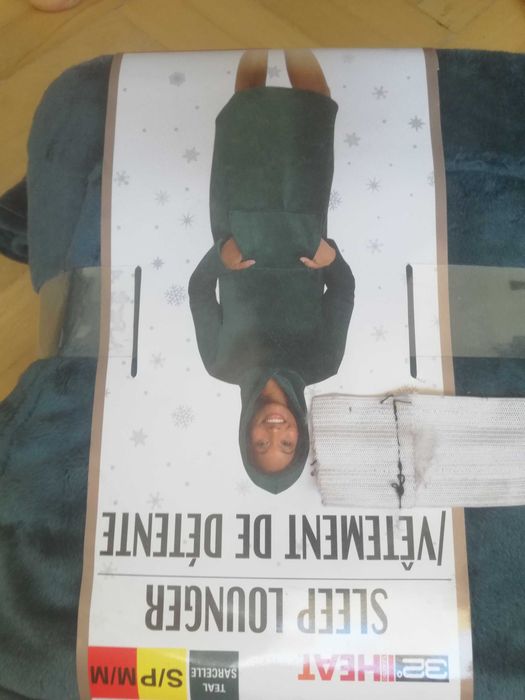 Halat cu marsupiu si cu gluga, verde