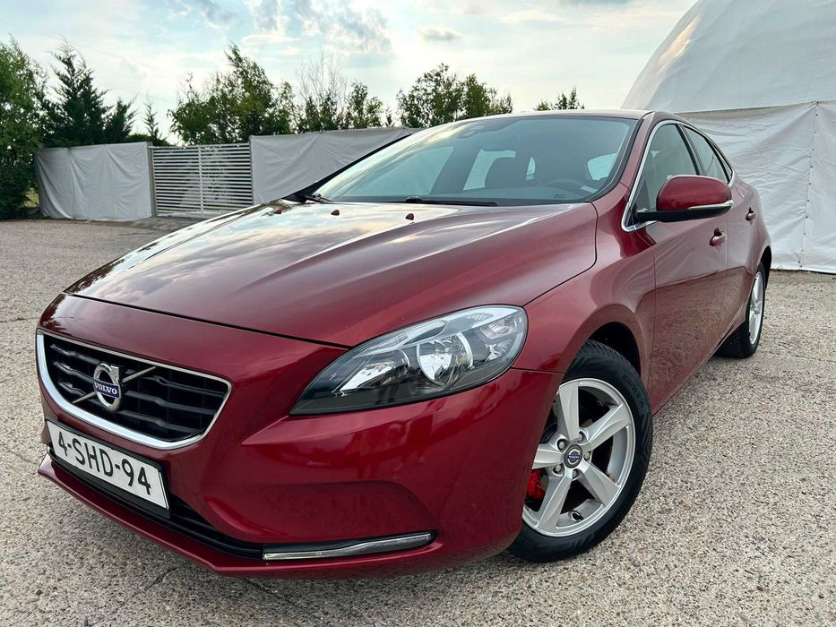 VOLVO V40 Hatchback MOMENTUM/1.6d/Euro5/Bord Digital/Kamera Spate/