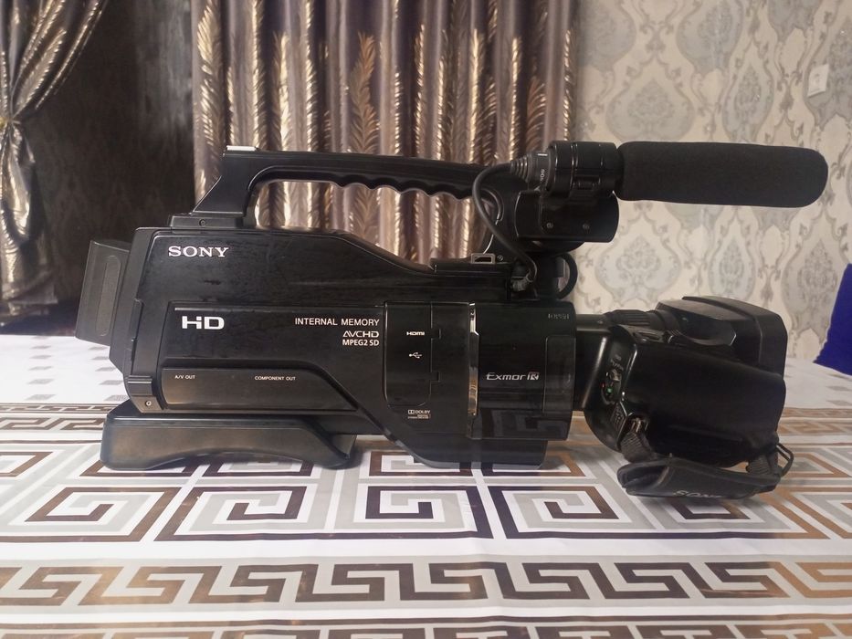 KAMERA SONY HXR-MC 1500 xolati juda yaxshi