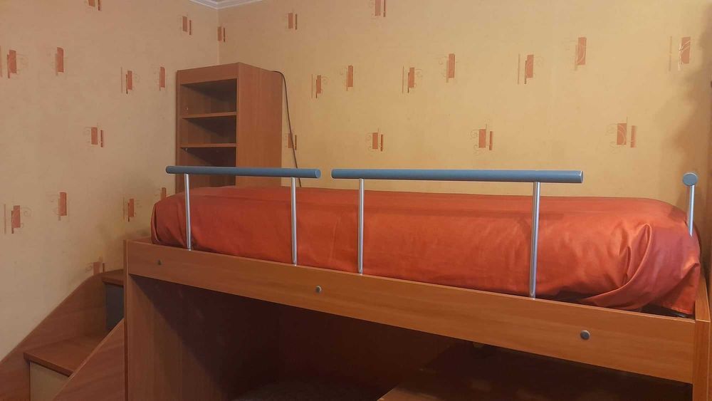 Продавам детски кът в комплект с бюро