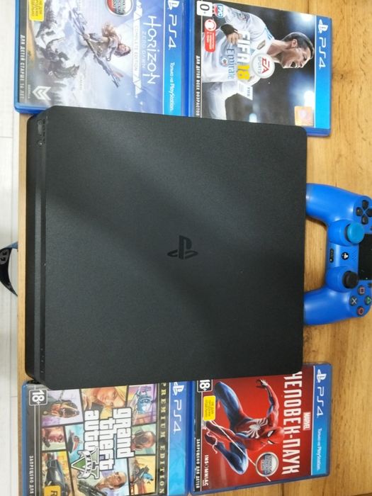 PlayStation 4 (PS4)