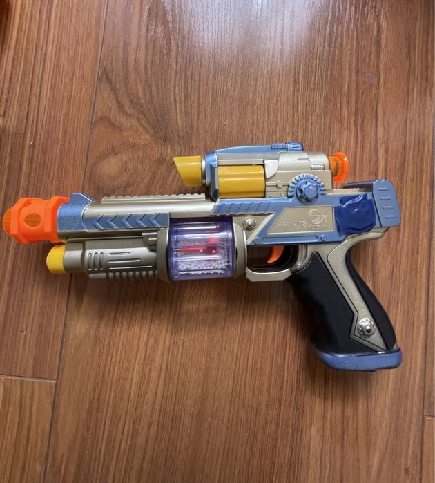 Продам игрушечный пистолет