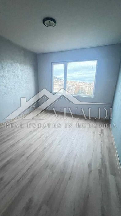 Тристаен апартамент в кв.Левски , Варна