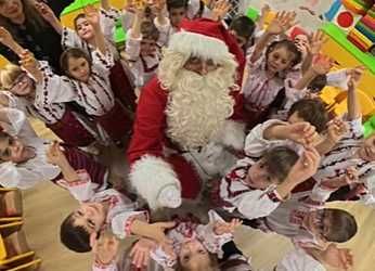 Moș Crăciun Premium – Costum impecabil, Voce Caldă, 20 Ani Experiență
