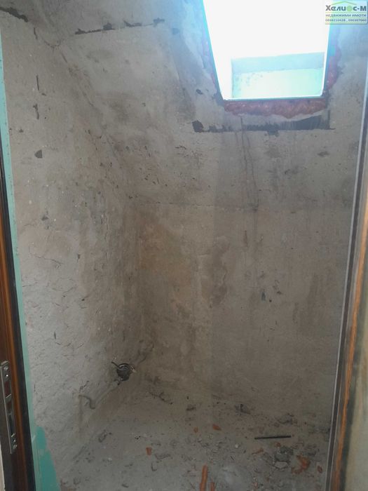 Тристаен апартамент до трето и четвърто училище, гр.Монтана