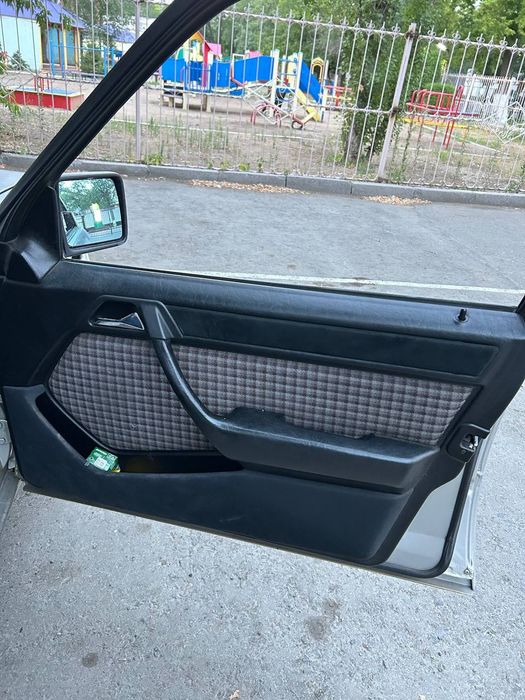 Mercedes Benz E230