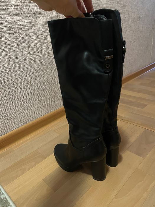 Сапоги на каблуке 35