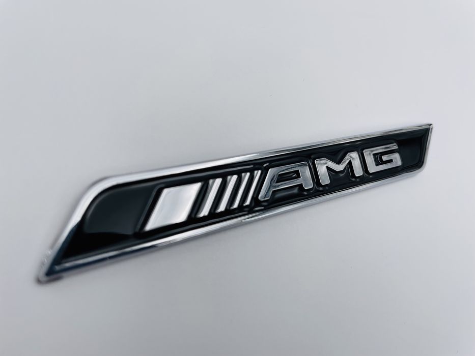 Emblema Mercedes AMG aripa lateral