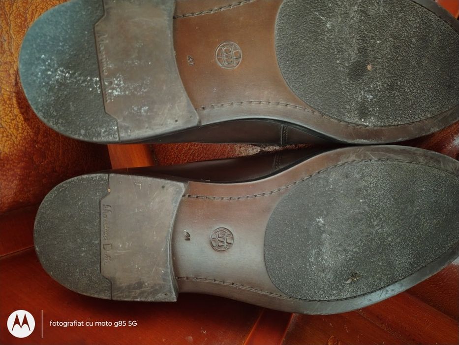 Vând 2 perechii de papuci