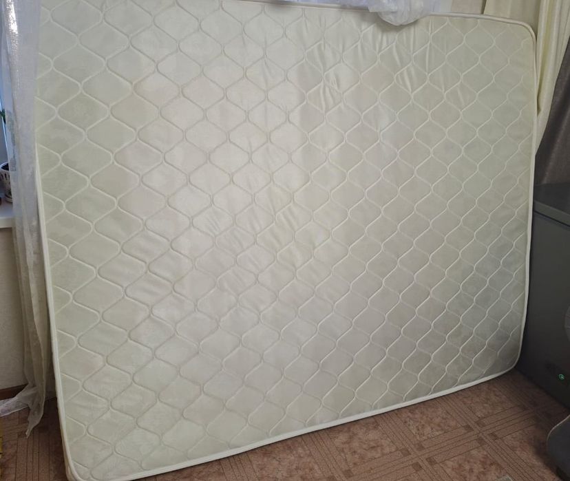 Матрац в отличном состоянии
