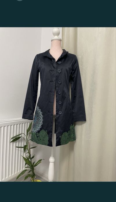 Trench/ palton Desigual S