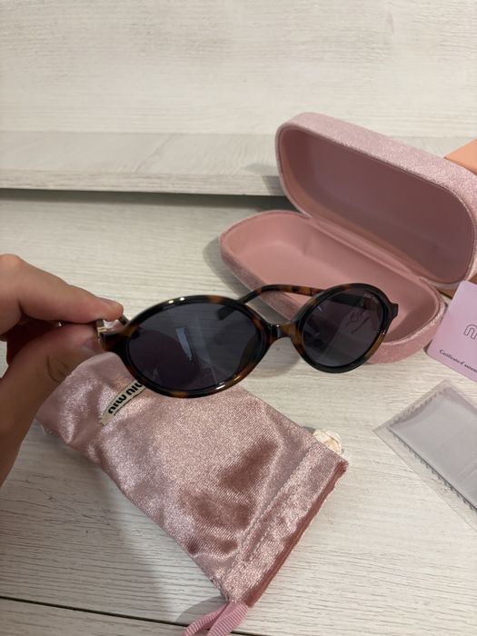 Ochelari de soare miu miu