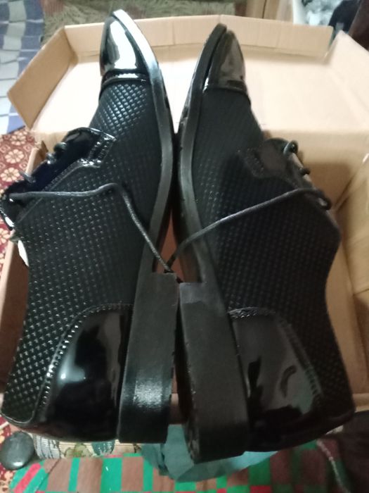 Pantofi noi  stare excelentă- 50. l