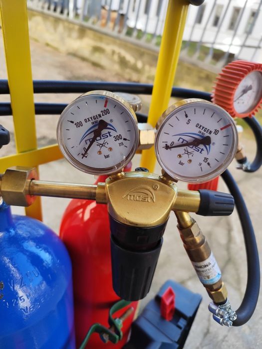 Мобилен оксижен с 2х7 литра бутилки.