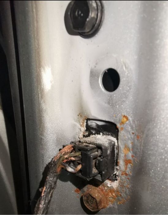 Автоэлектрик с инструментом приеду