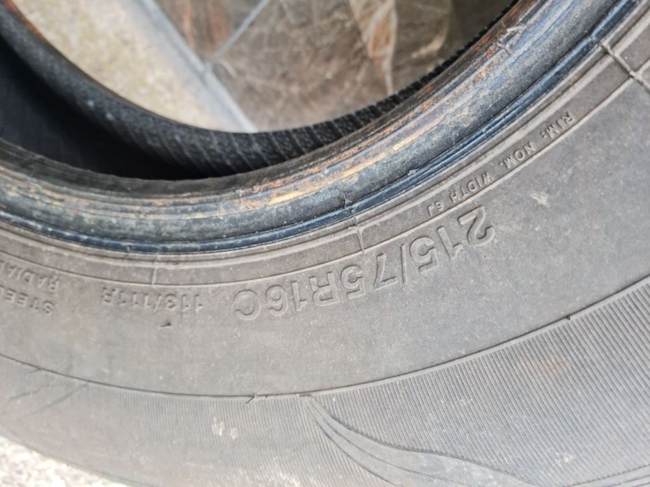 De vânzare 2 anvelope de vară  215/75/16C