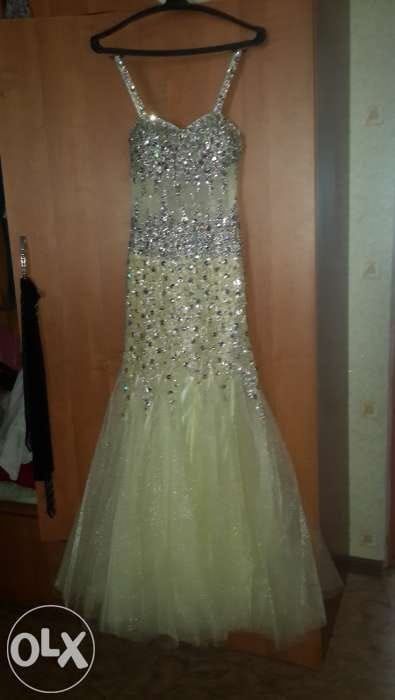 Продам Плаття на випускний 11 клас