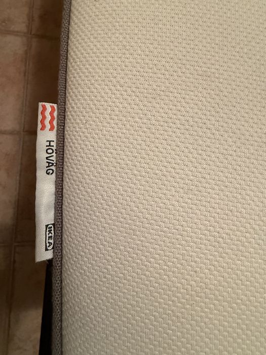 Спалня от IKEA с подматрачна рамка и матрак