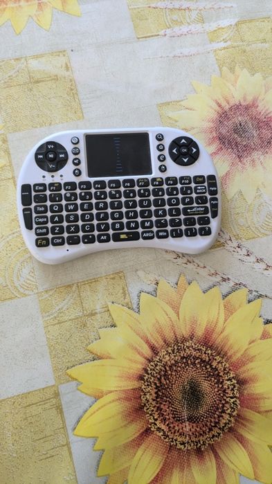 Универсална безжична мини клавиатура