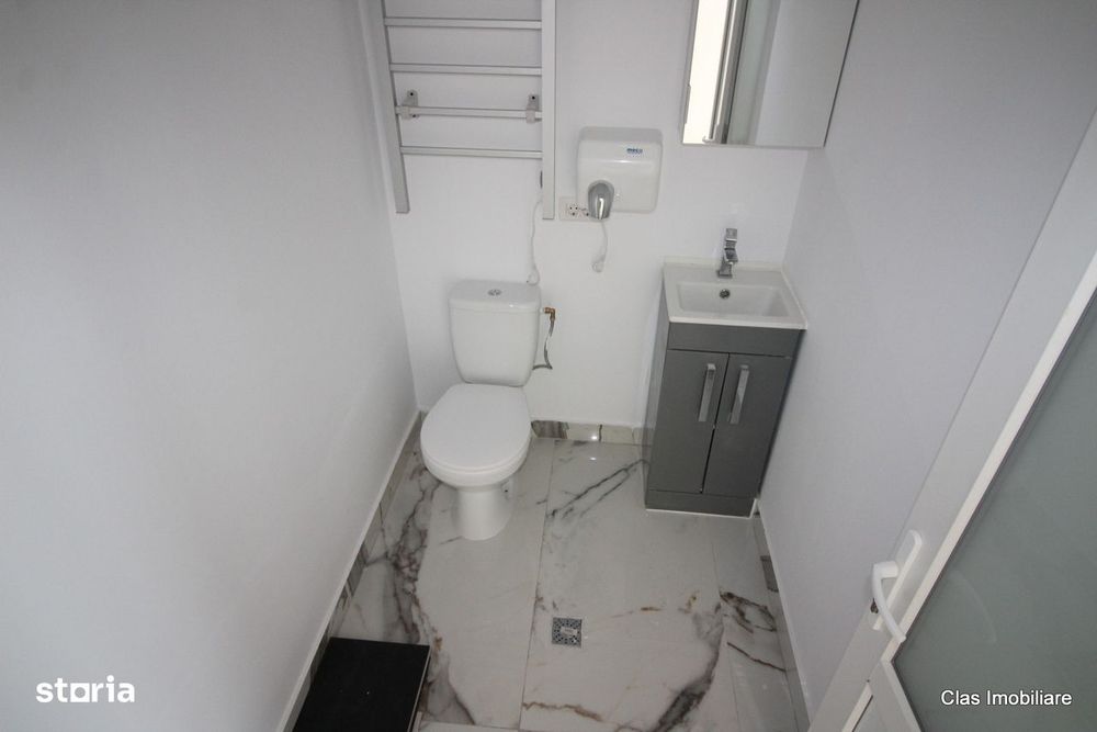 Spatiu Comercial Cladire pe colt cu 2 intrari si locuri de parcare !!