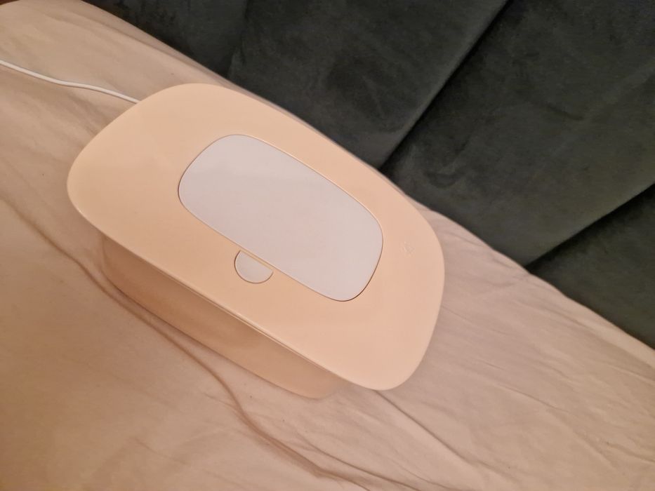 Cutie pentru încălzirea șervețelelor umede