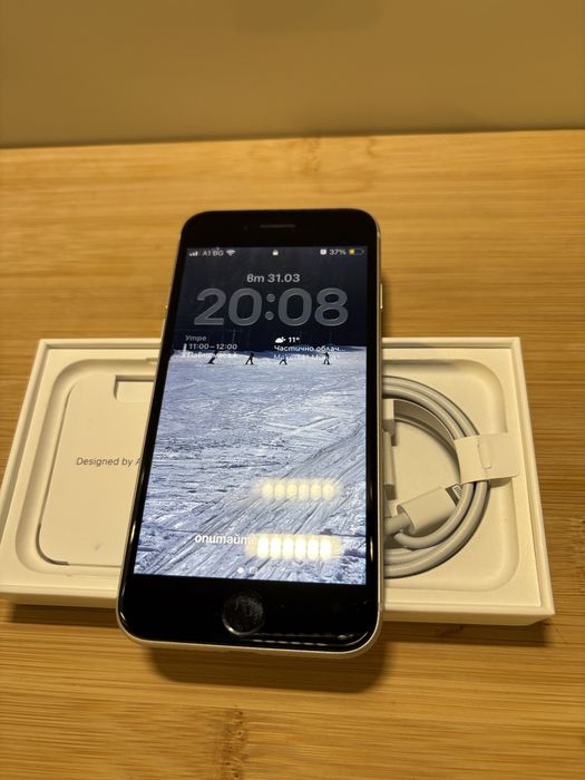 Iphone SE 2022 Бял