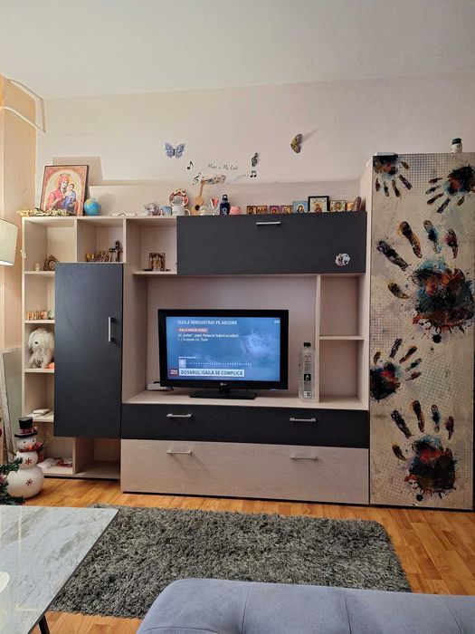 Vând biblioteca adolescent