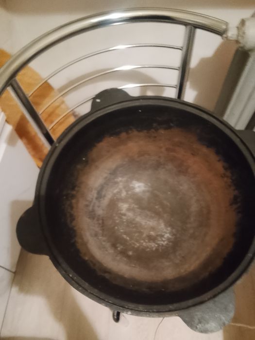 Продам чугунный казан
